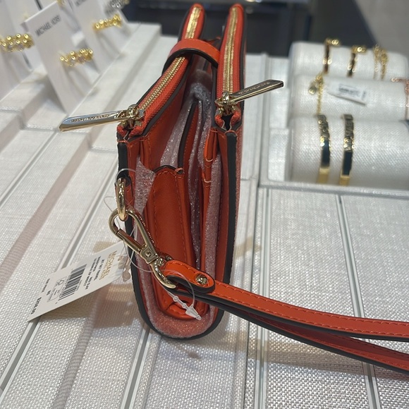 Michael Kors Jet Set Lg Ombré Signature Logo Double Zip Wallet Wristlet
RED - Picture 7 of 16